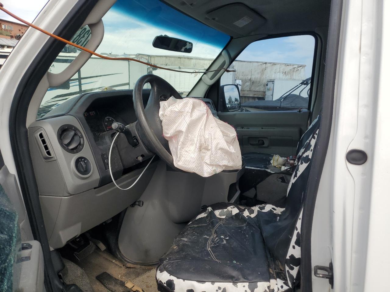 2009 Ford Econoline E250 Van - Image 7