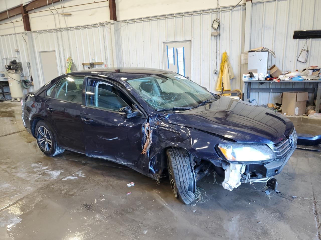 2014 Volkswagen Passat S - Фото 4