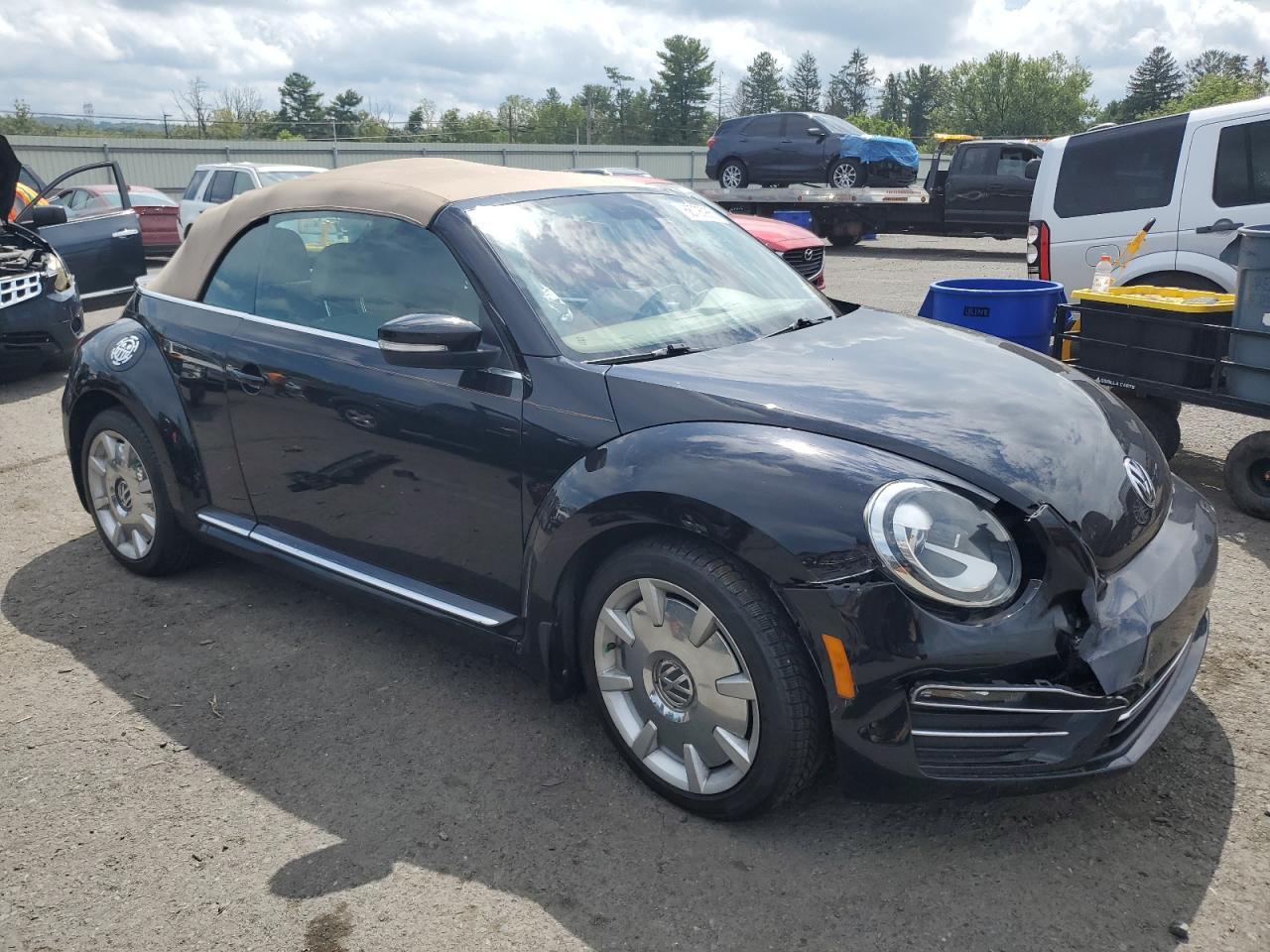 2017 Volkswagen Beetle S/Se - Фото 4
