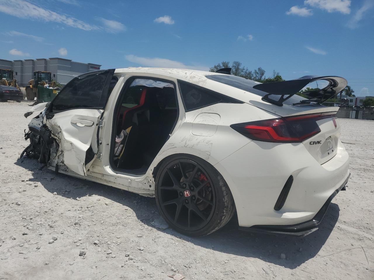 2024 Honda Civic Type-R - Image 2
