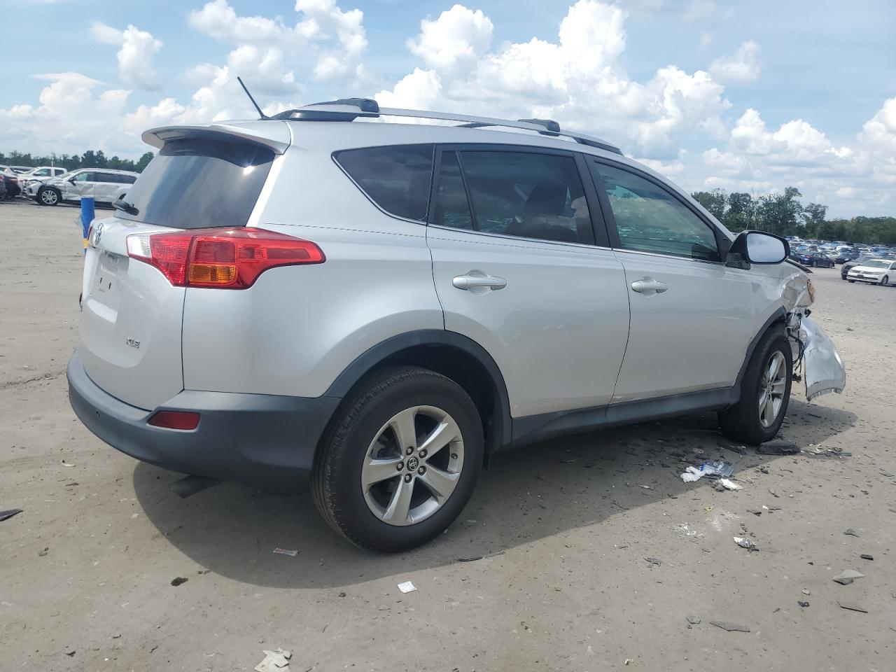 2015 Toyota Rav4 Xle - Image 3