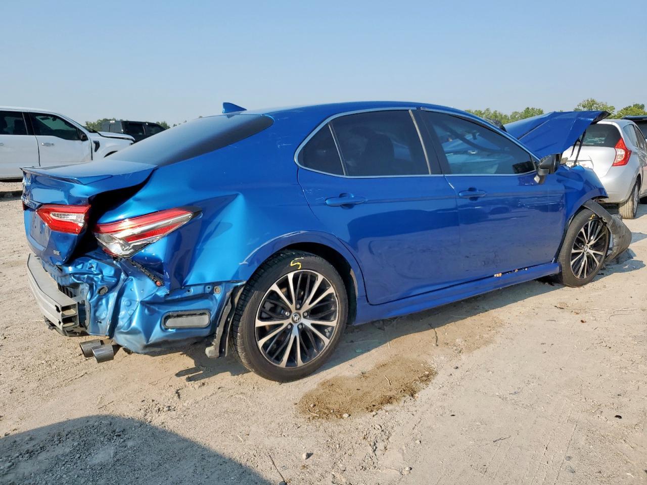 2019 Toyota Camry L - Фото 3