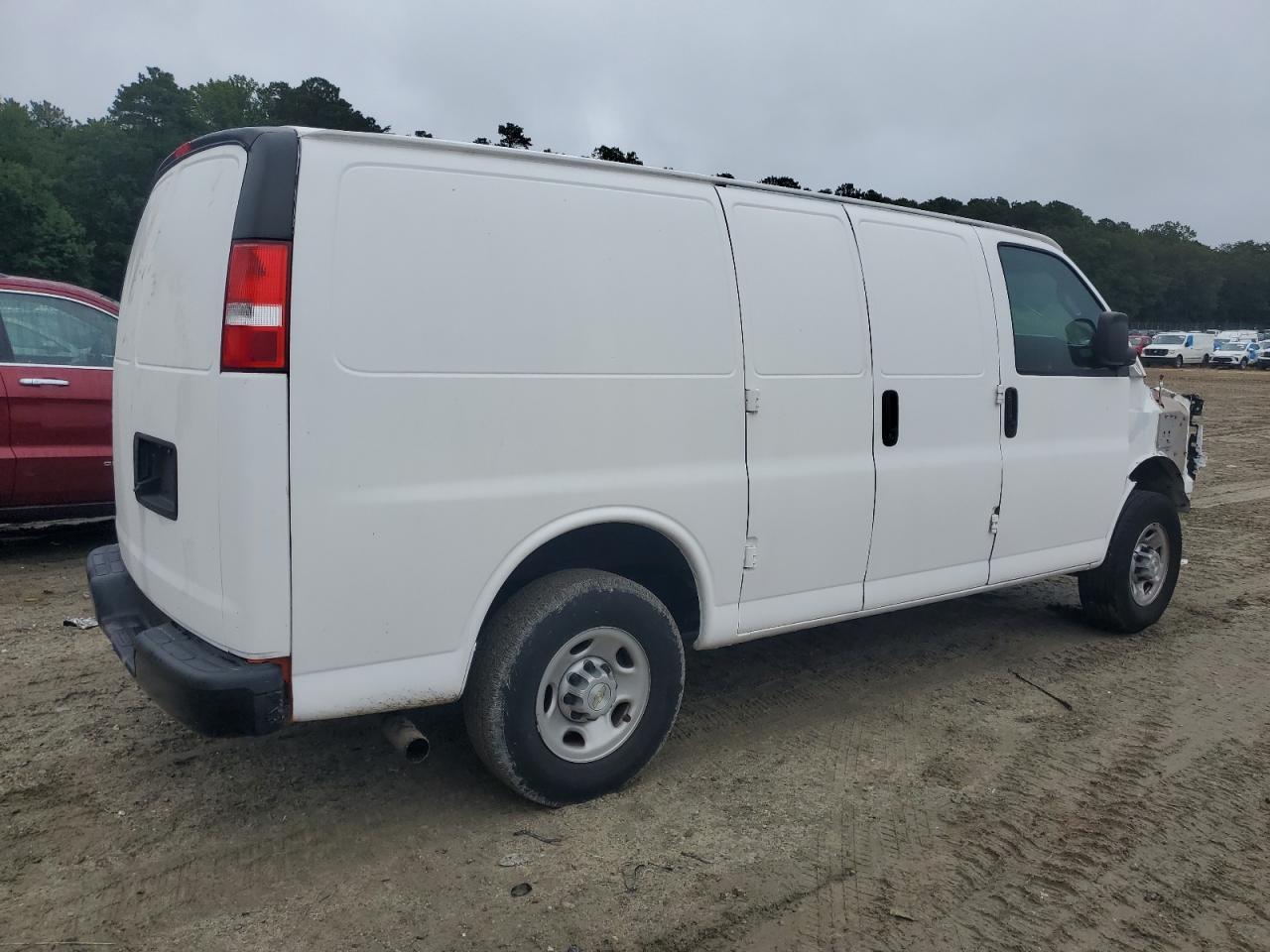 2022 Chevrolet Express G2500 - Фото 3