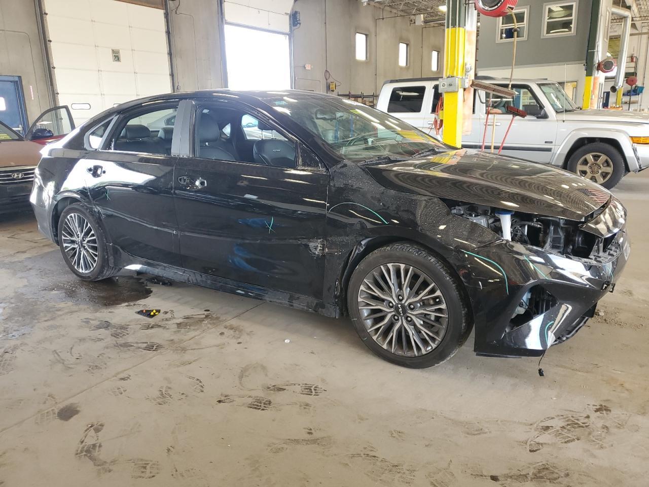 2022 Kia Forte Gt Line - Фото 4