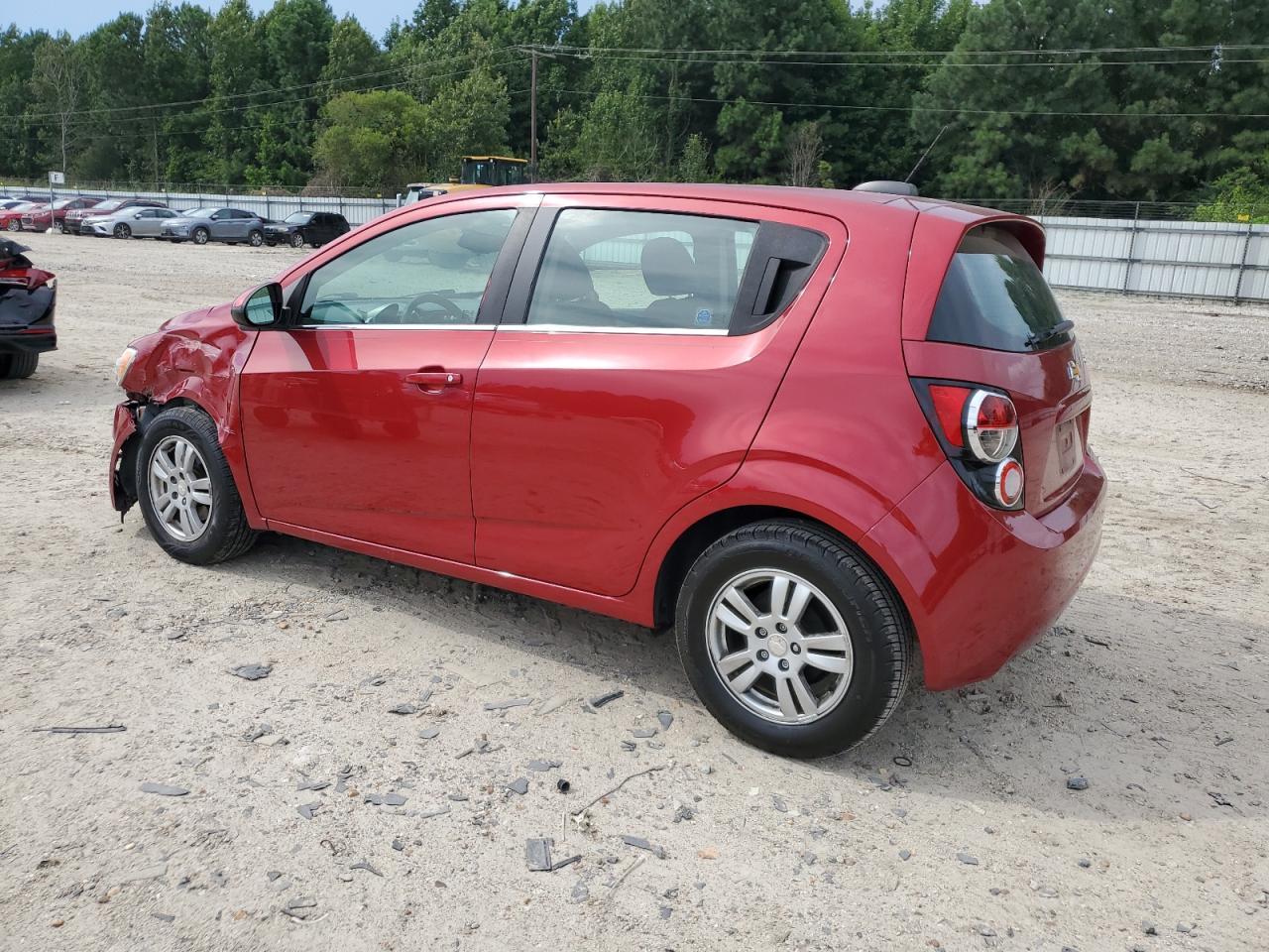 2016 Chevrolet Sonic Lt - Фото 2