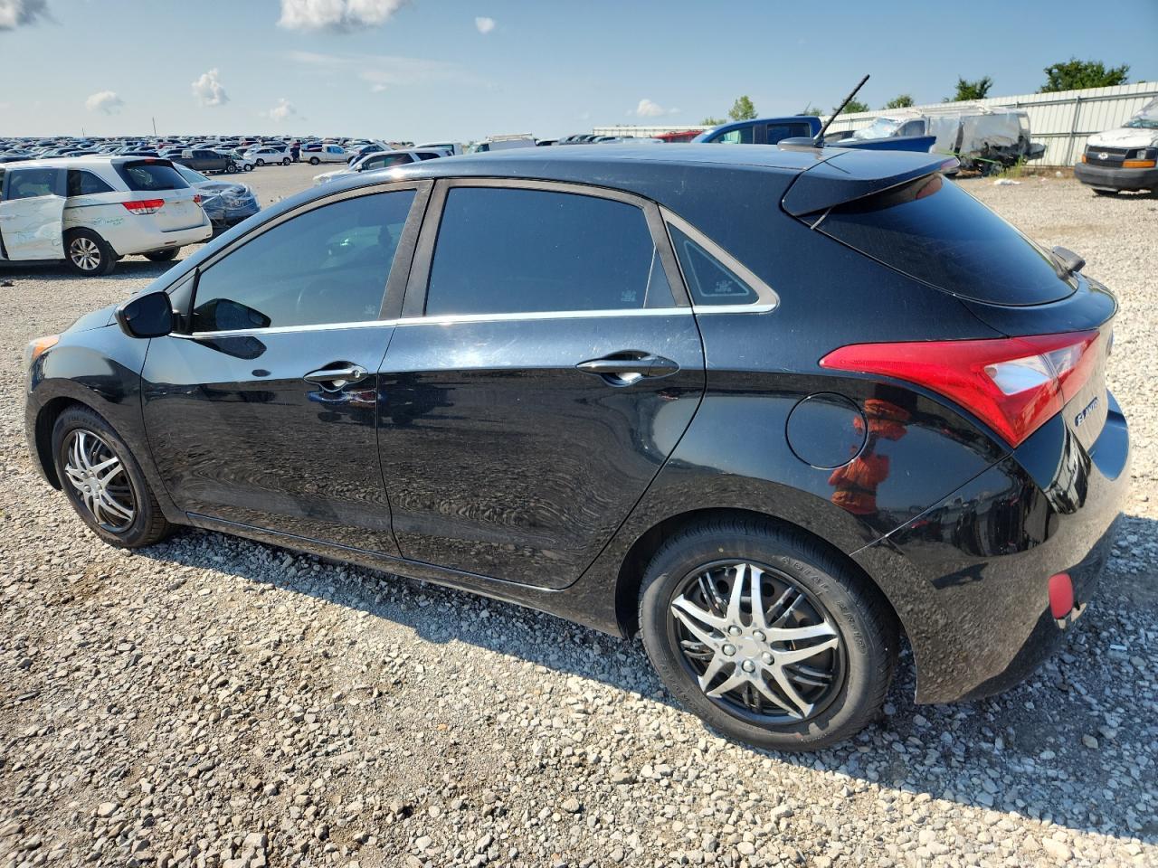 2017 Hyundai Elantra Gt - Фото 2