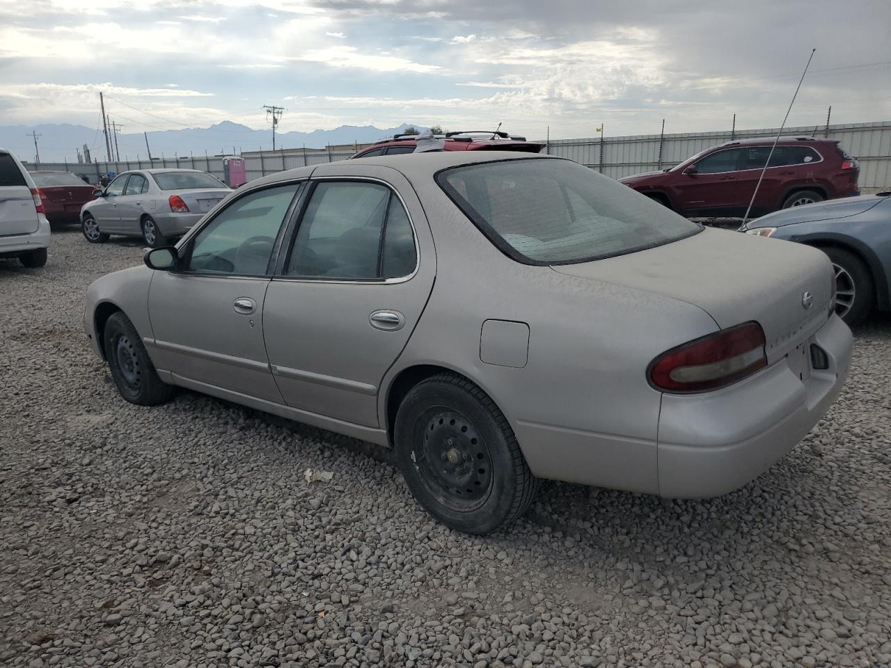 1995 Nissan Altima Xe - Image 2