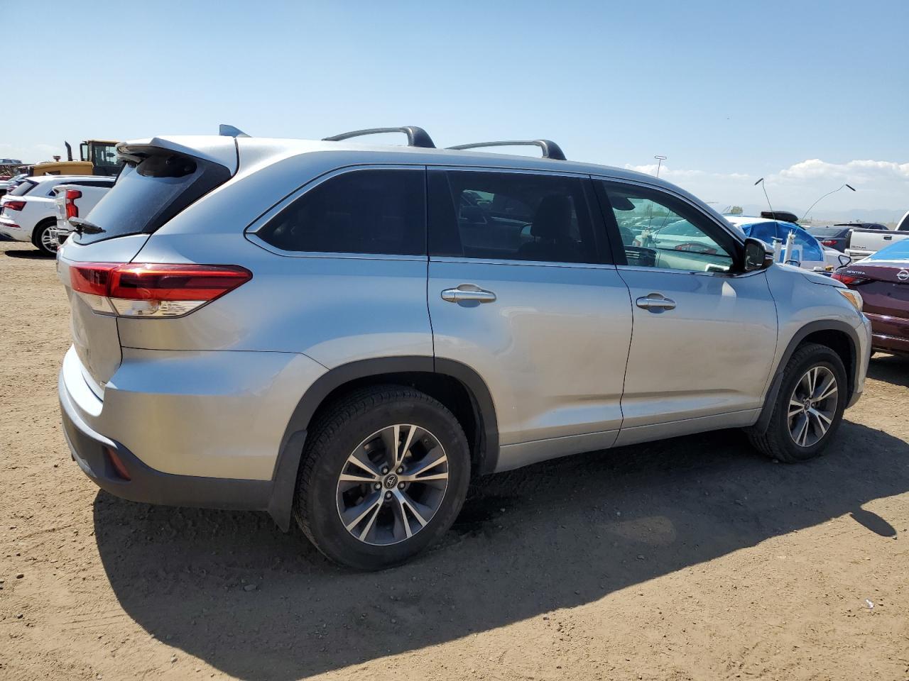 2017 Toyota Highlander Le - Image 3