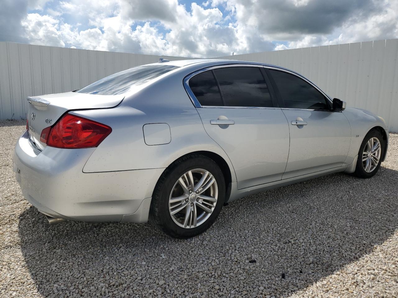 2015 Infiniti Q40 - Фото 3