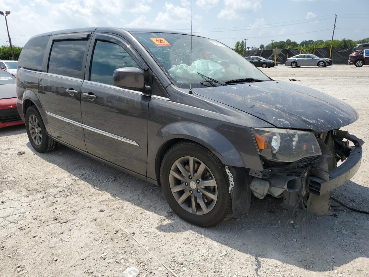 2015 Chrysler Town & Country S - Image 4