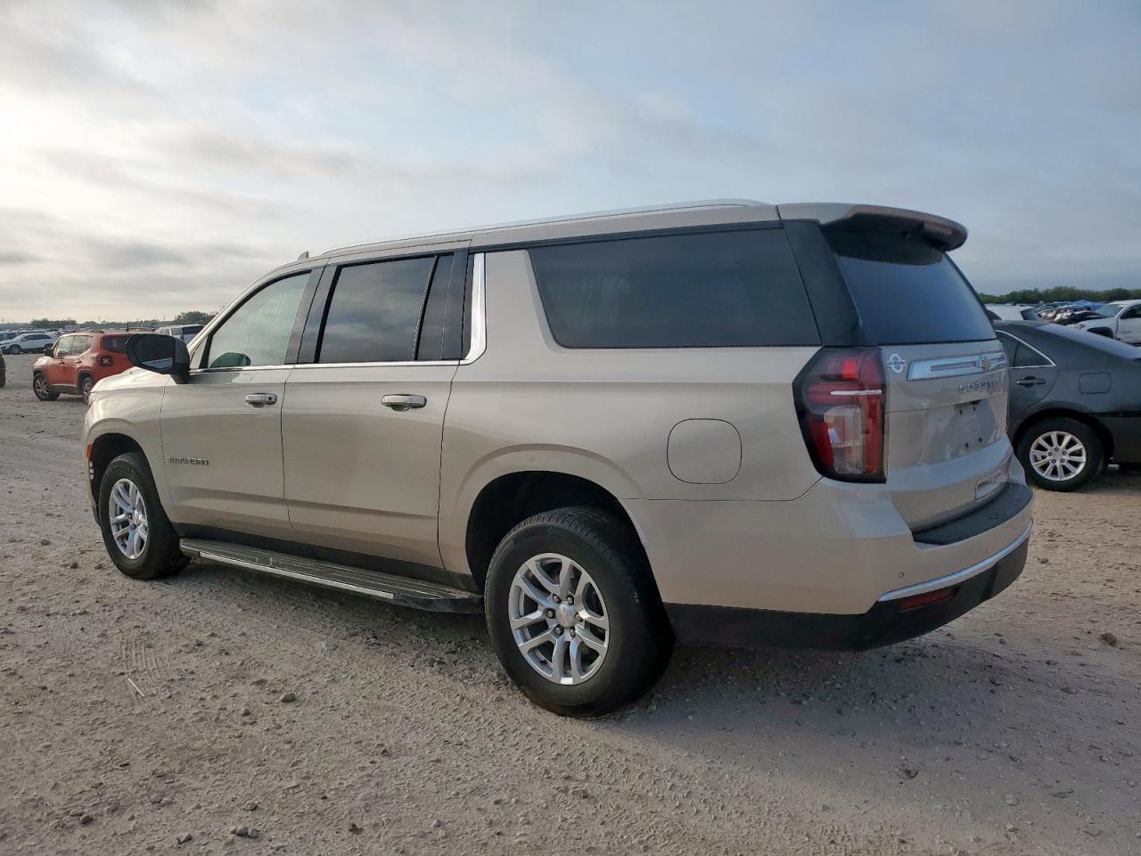 2023 Chevrolet Suburban C1500 Lt - Image 2
