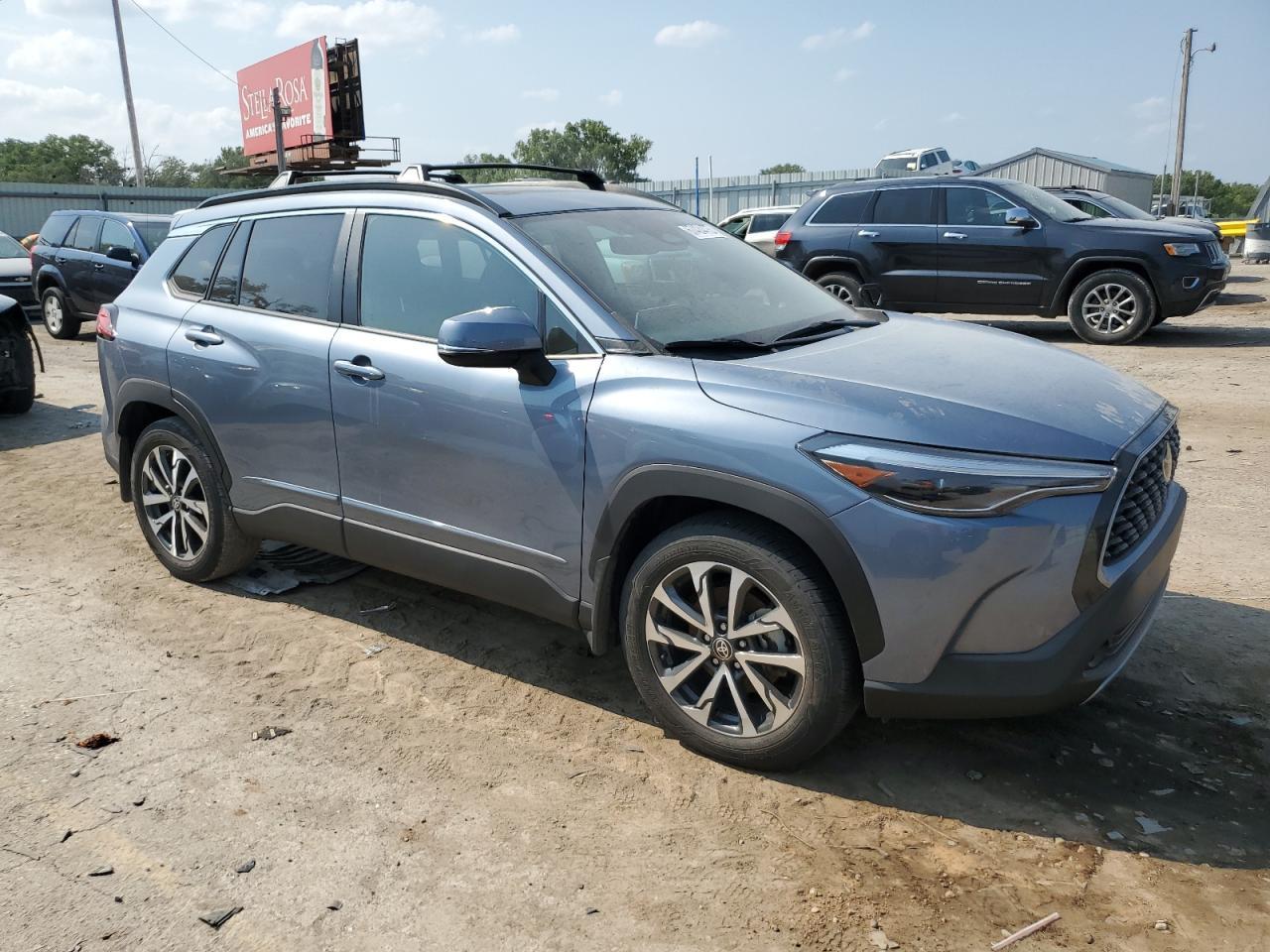 2023 Toyota Corolla Cross Xle - Image 4