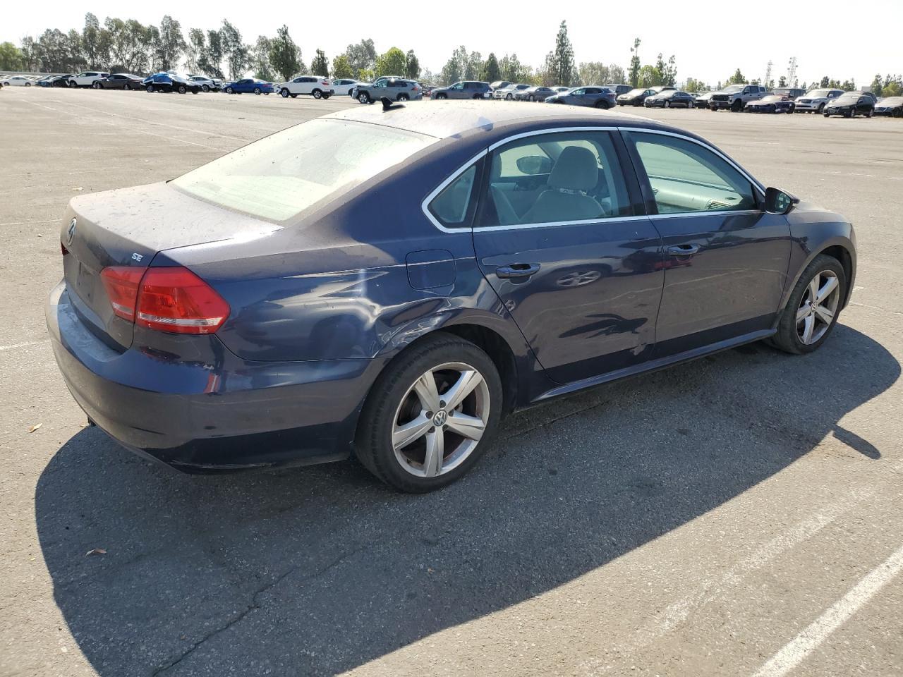 2012 Volkswagen Passat Se - Image 3