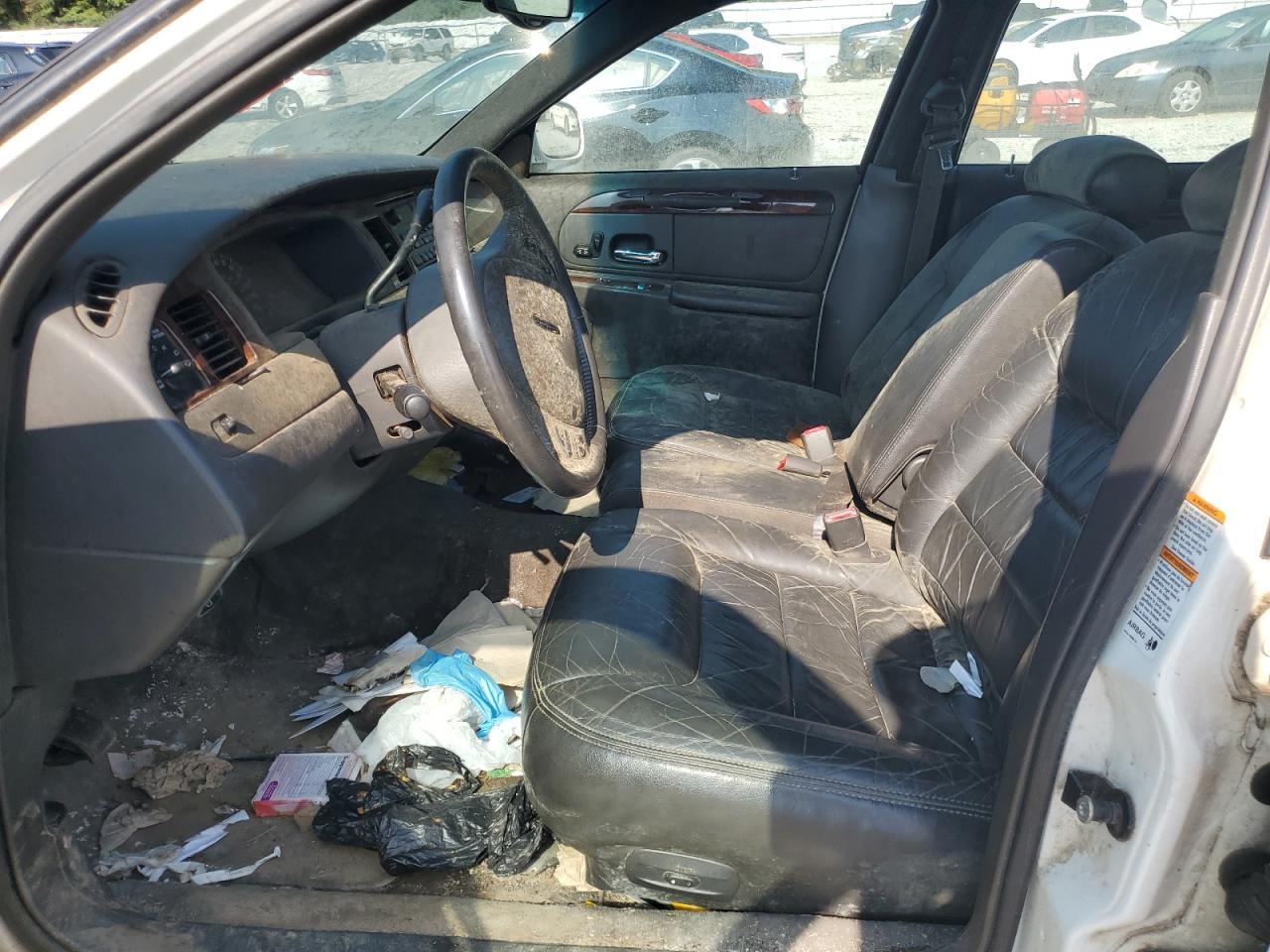 2000 Lincoln Town Car Signature - Image 7