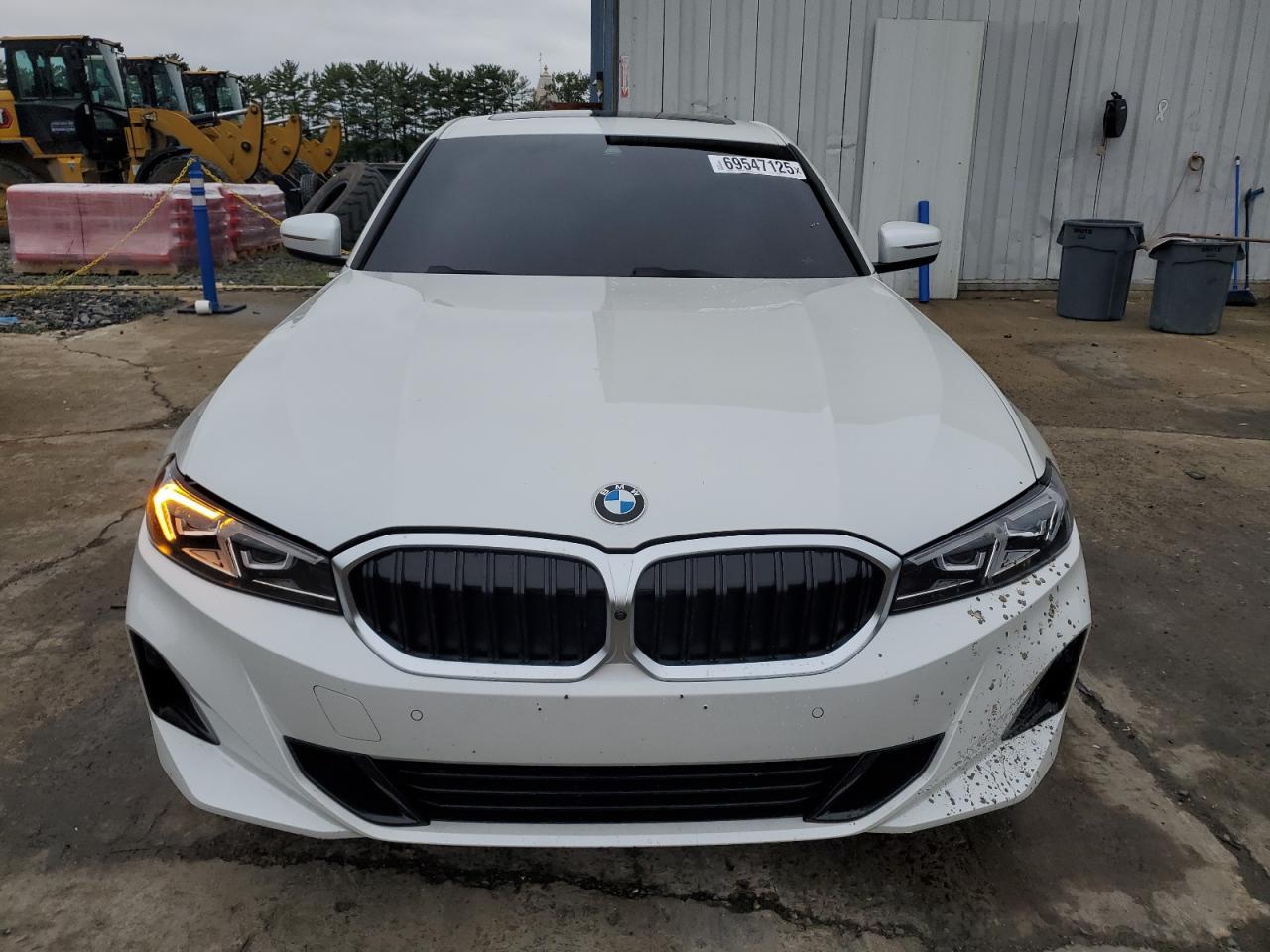2025 BMW 330Xi - Фото 5