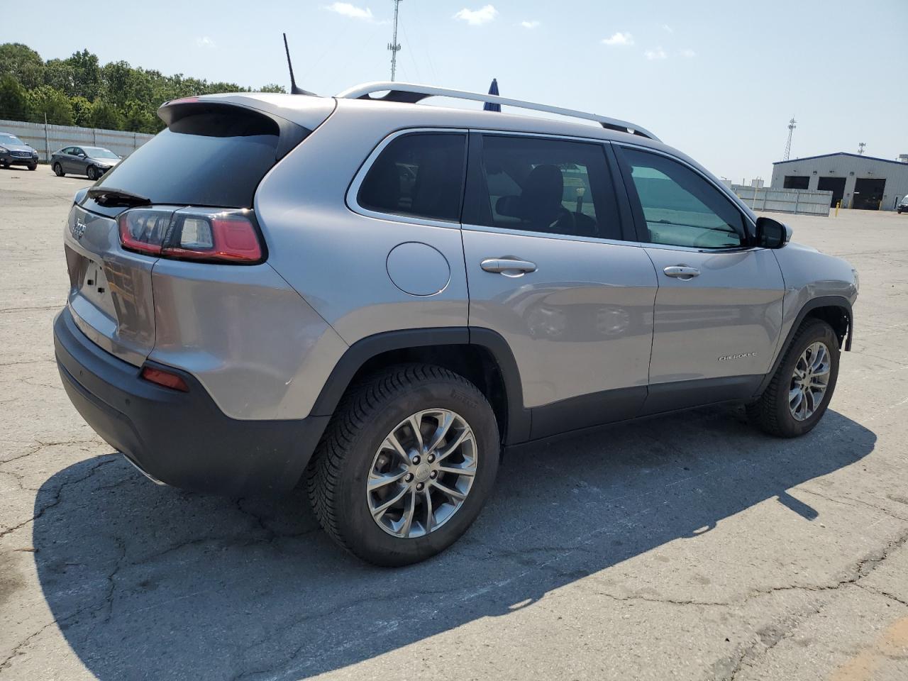 2020 Jeep Cherokee Latitude Plus - Image 3