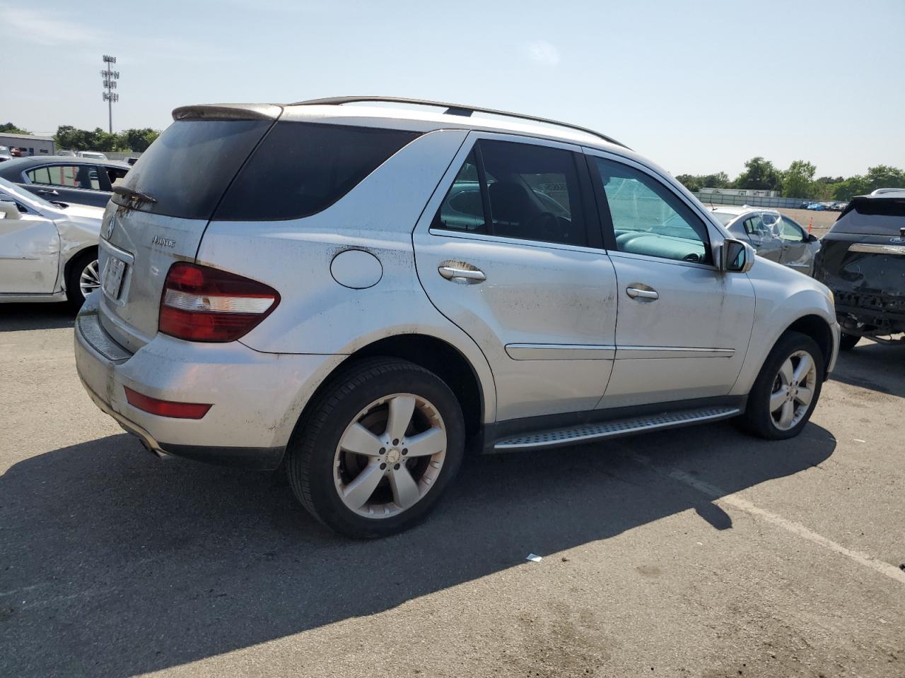 2010 Mercedes-Benz Ml 350 4Matic - Image 3