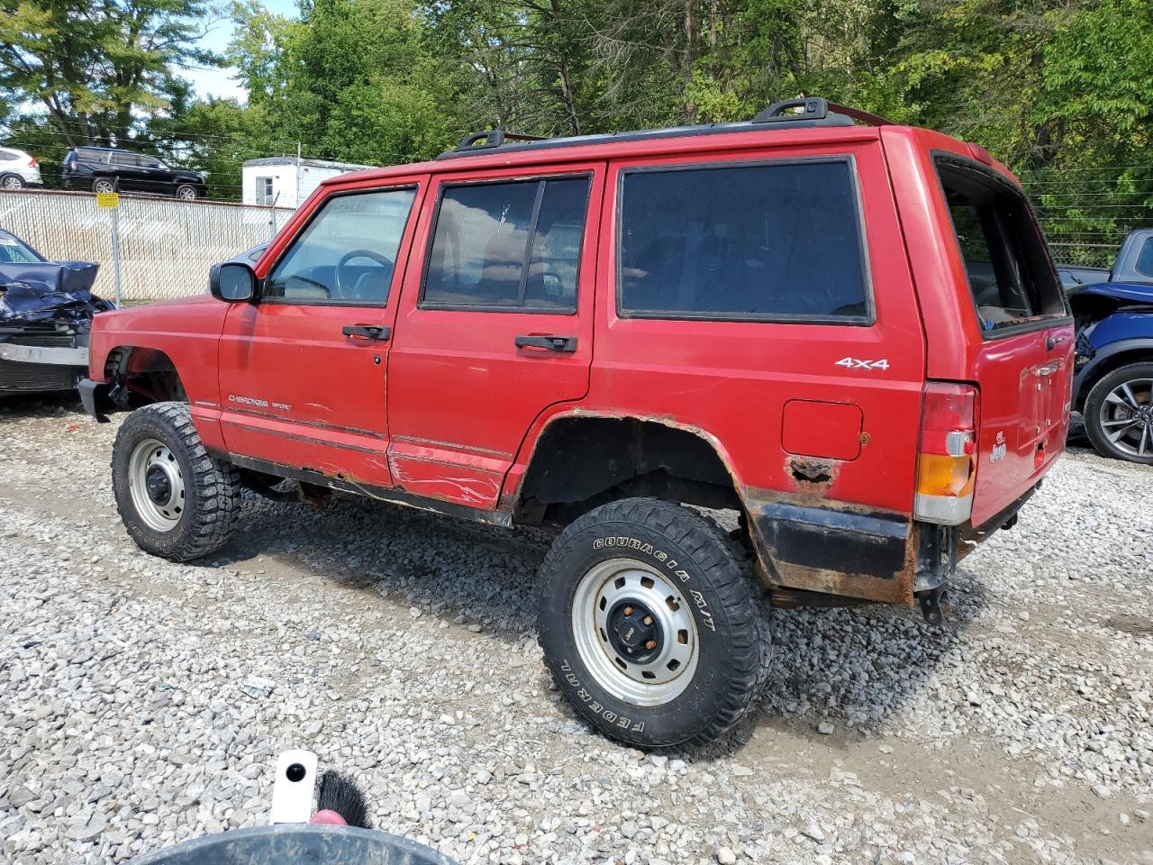 2001 Jeep Cherockee - Image 2