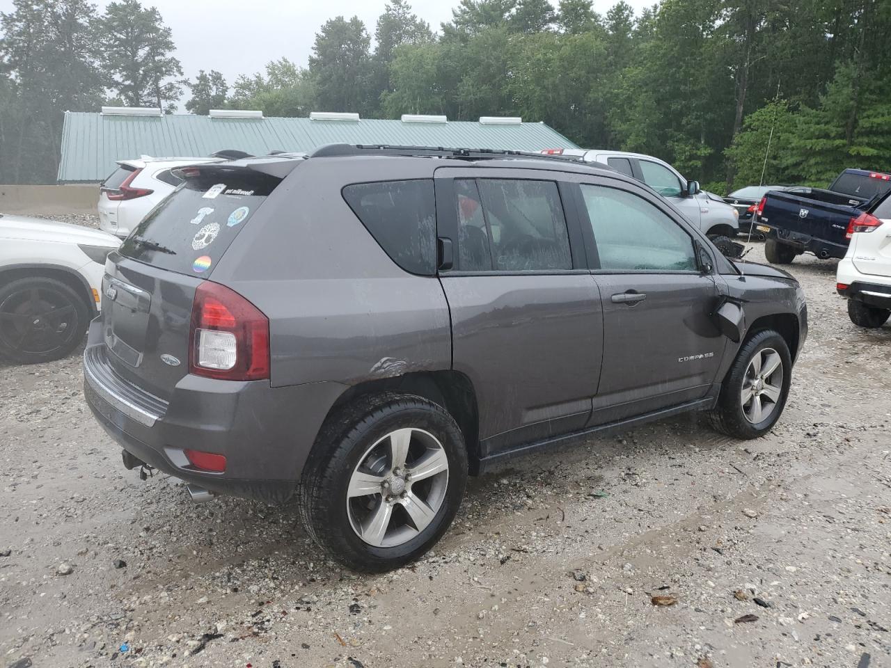2016 Jeep Compass Latitude - Image 3