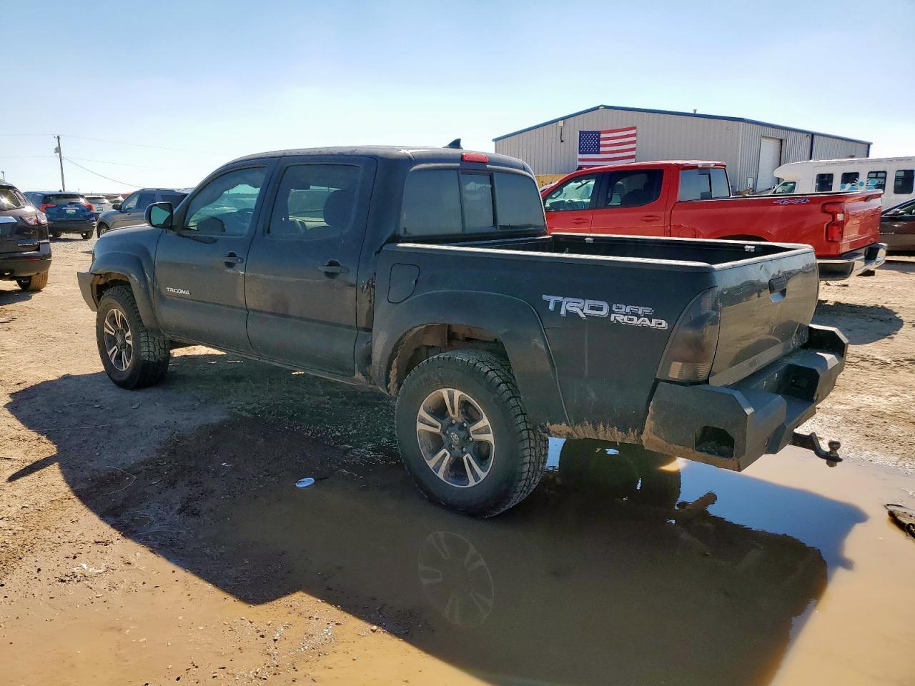 2015 Toyota Tacoma V6 - Image 2