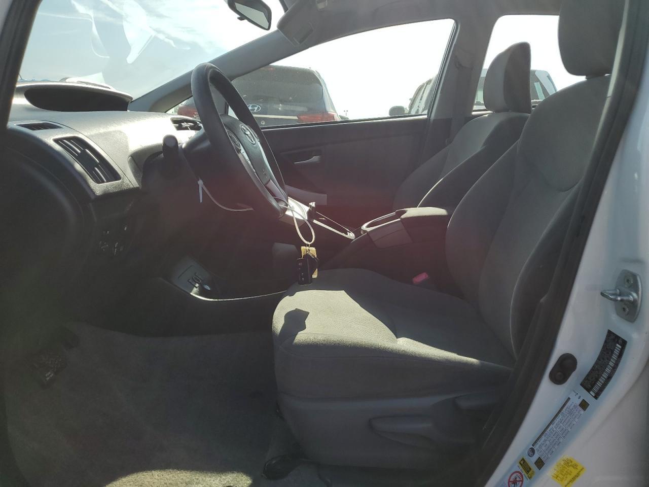 2013 Toyota Prius Plug-In - Image 7