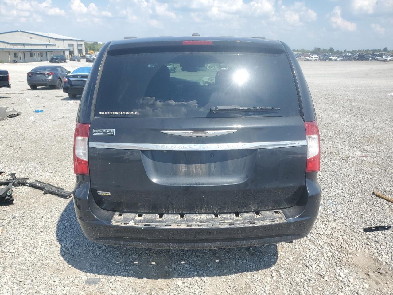 2014 Chrysler Town & Country Touring - Image 6