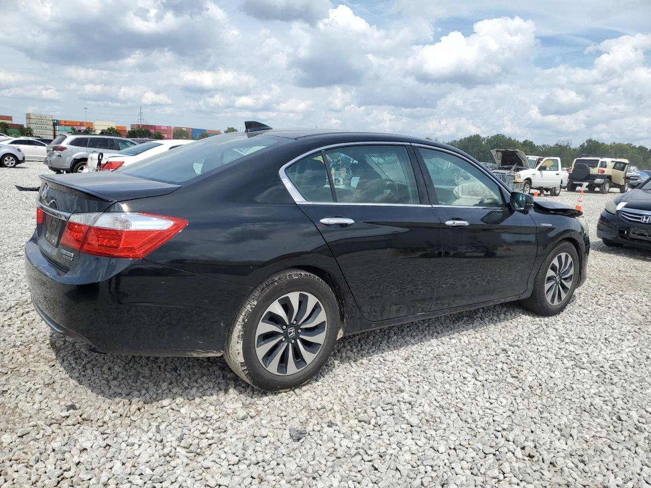 2015 Honda Accord Touring Hybrid - Image 3