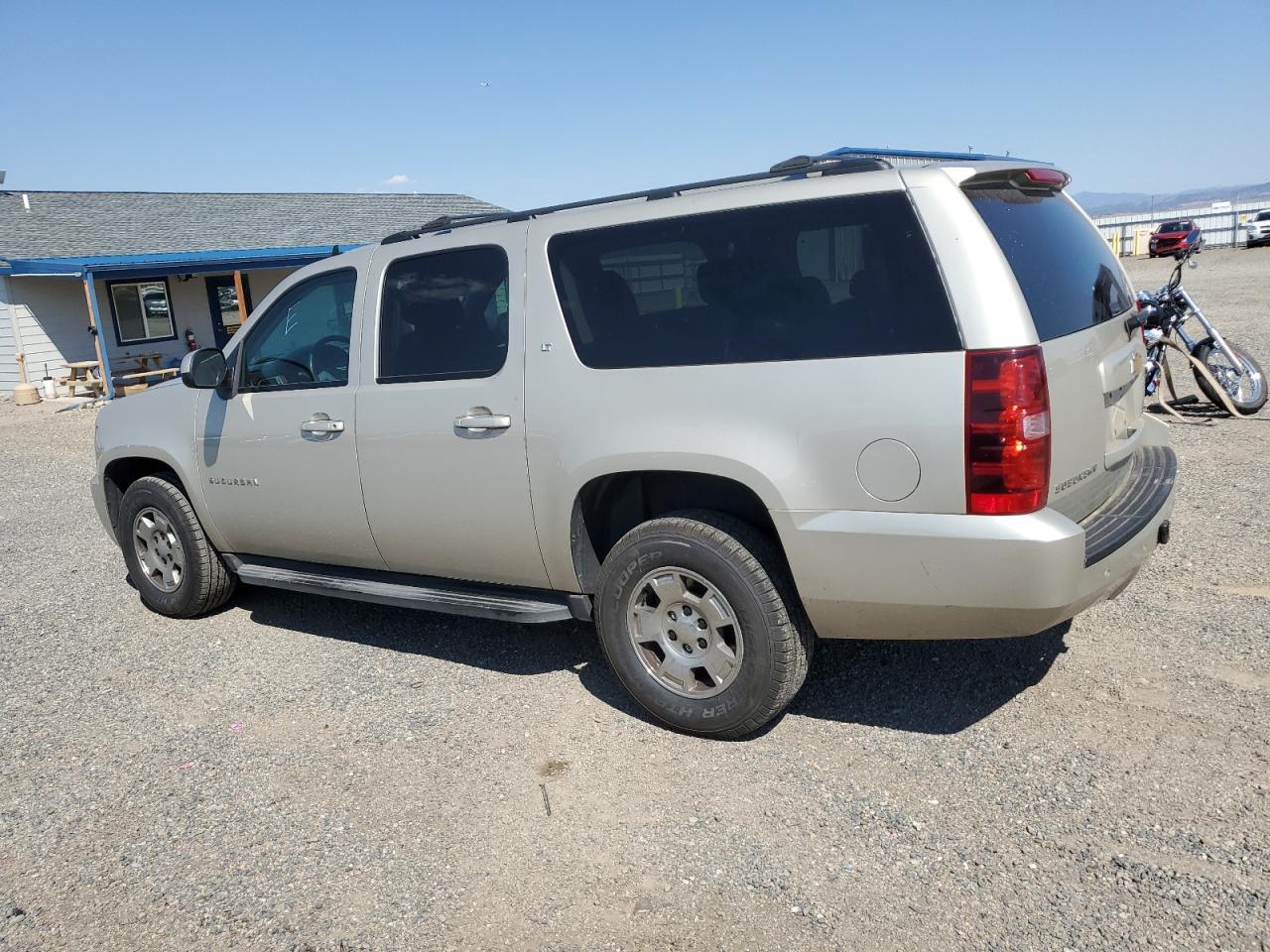 2013 Chevrolet Suburban K1500 Lt - Image 2