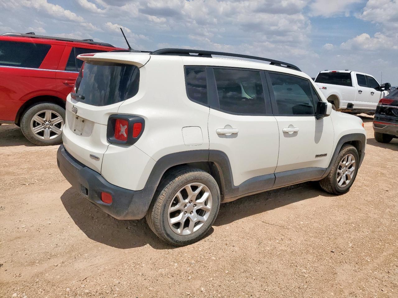 2017 Jeep Renegade Latitude - Image 3