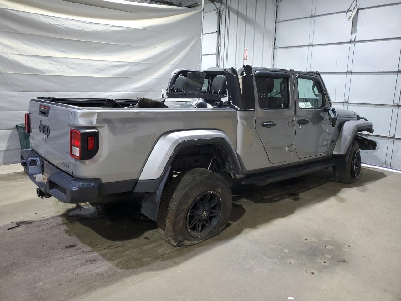 2021 Jeep Gladiator Sport - Фото 3