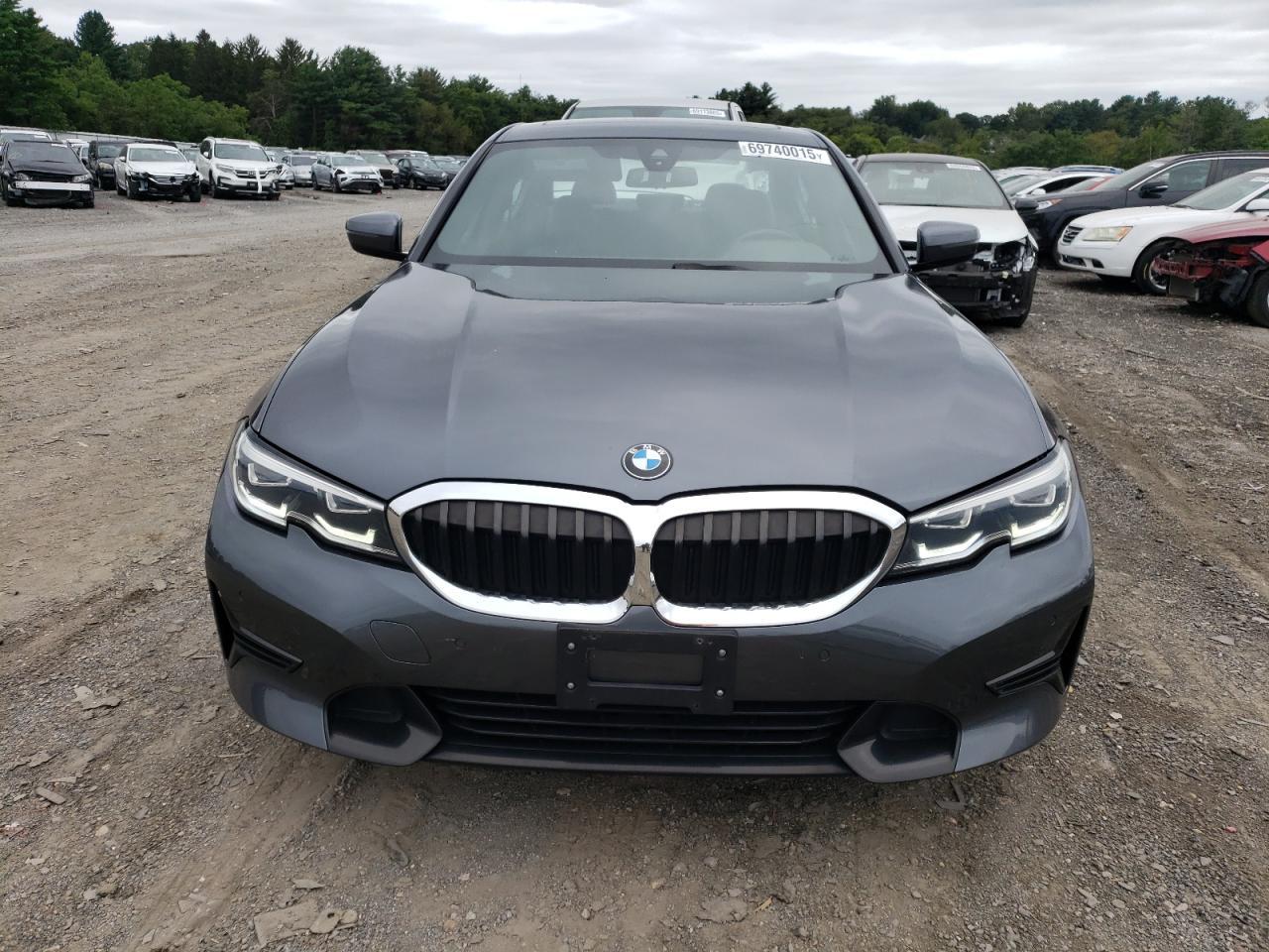 2021 BMW 330Xi - Фото 5