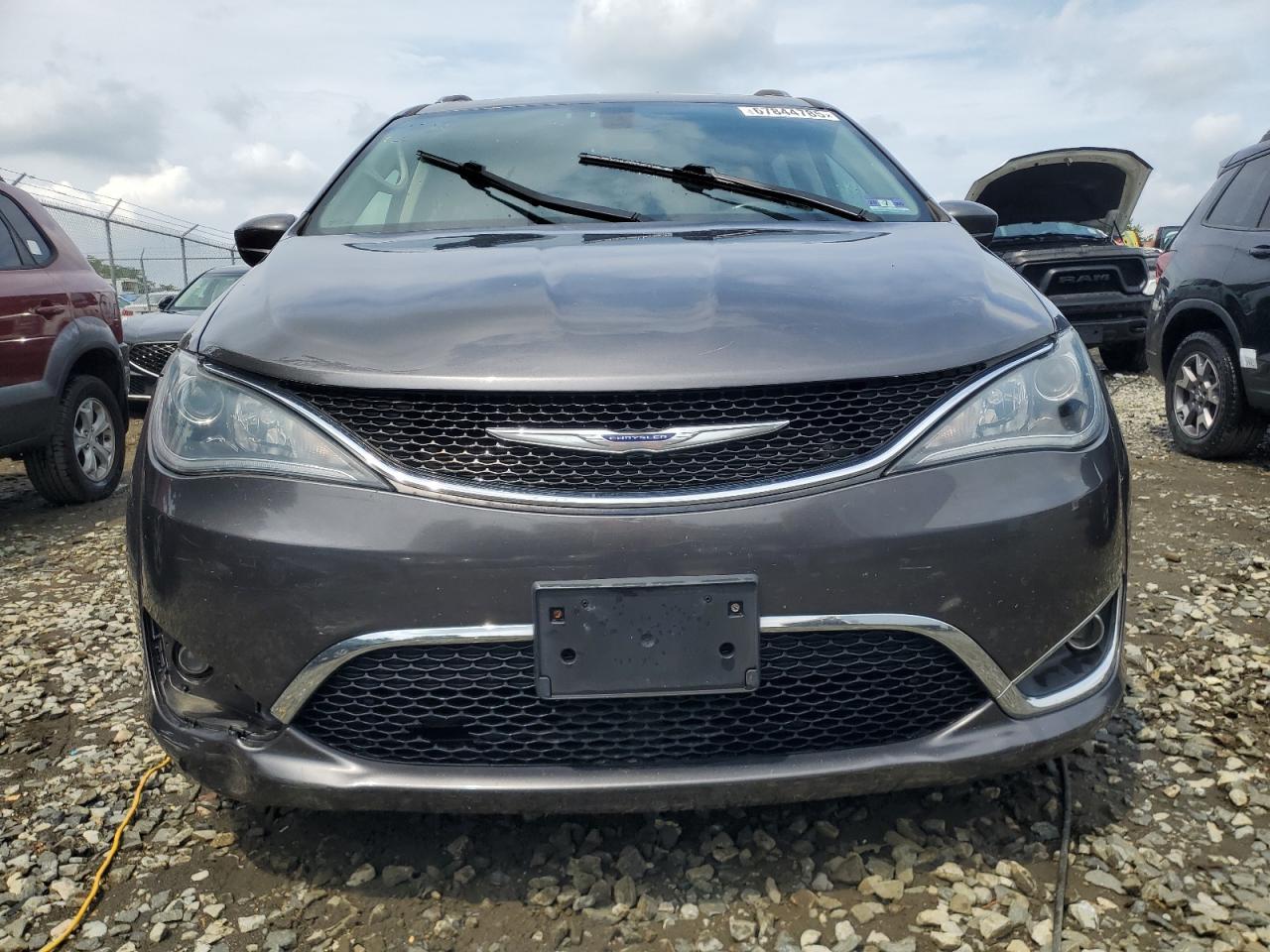 2019 Chrysler Pacifica Touring L - Image 5