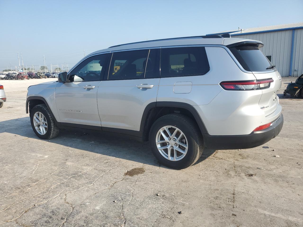 2023 Jeep Grand Cherokee L Laredo - Фото 2