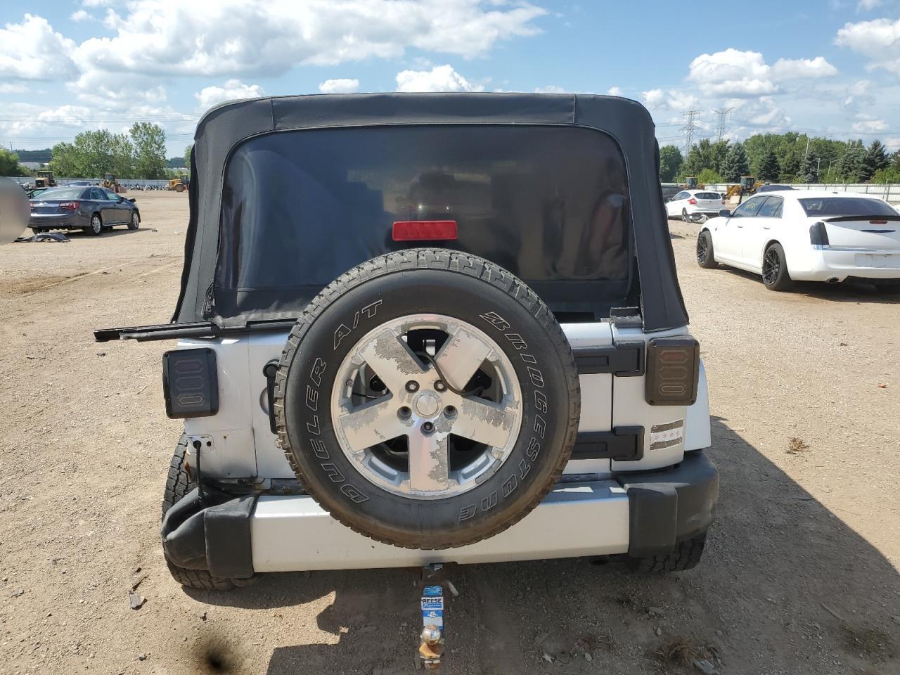2009 Jeep Wrangler Unlimited Sahara - Image 6