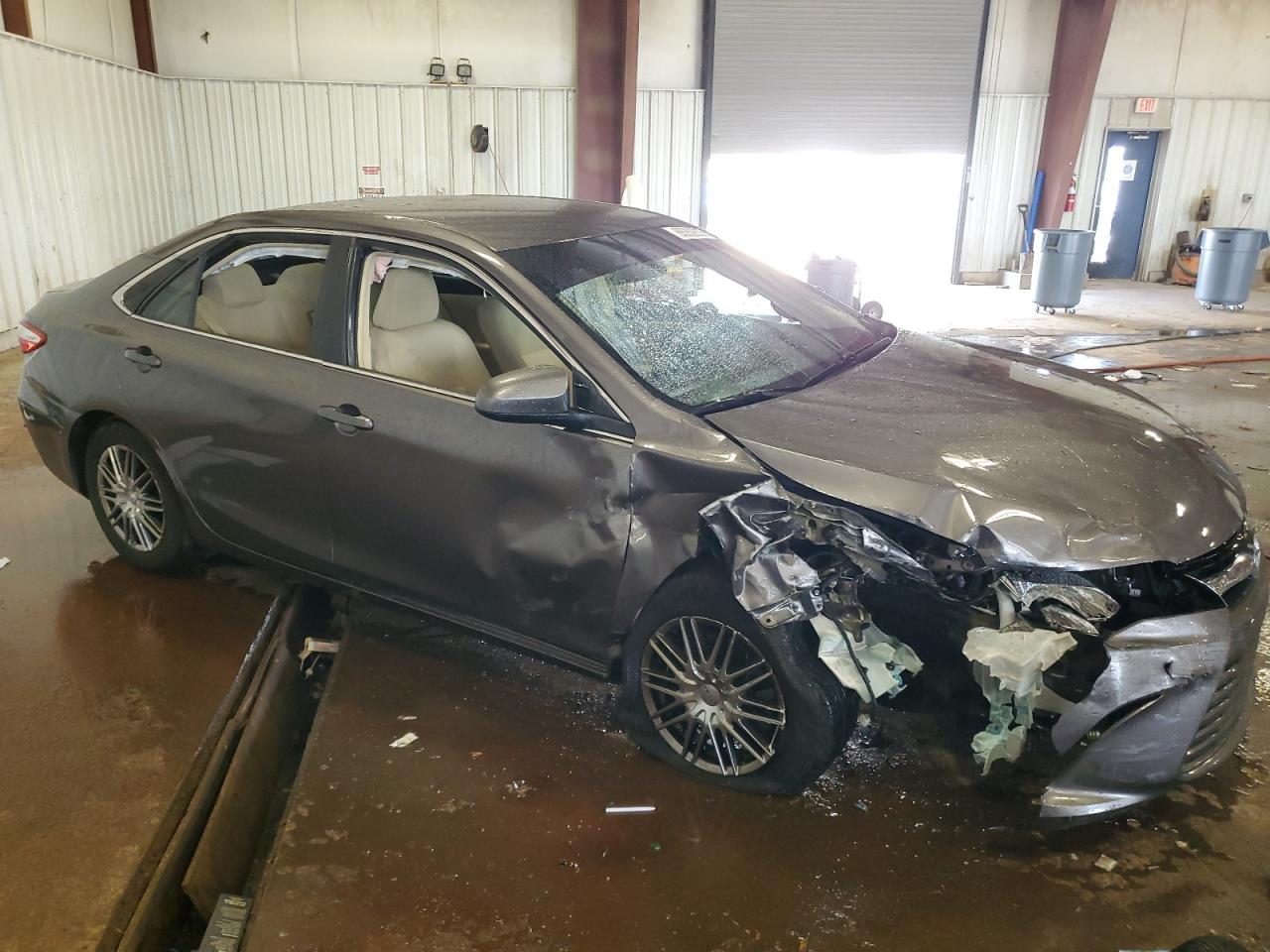 2016 Toyota Camry Le - Фото 4