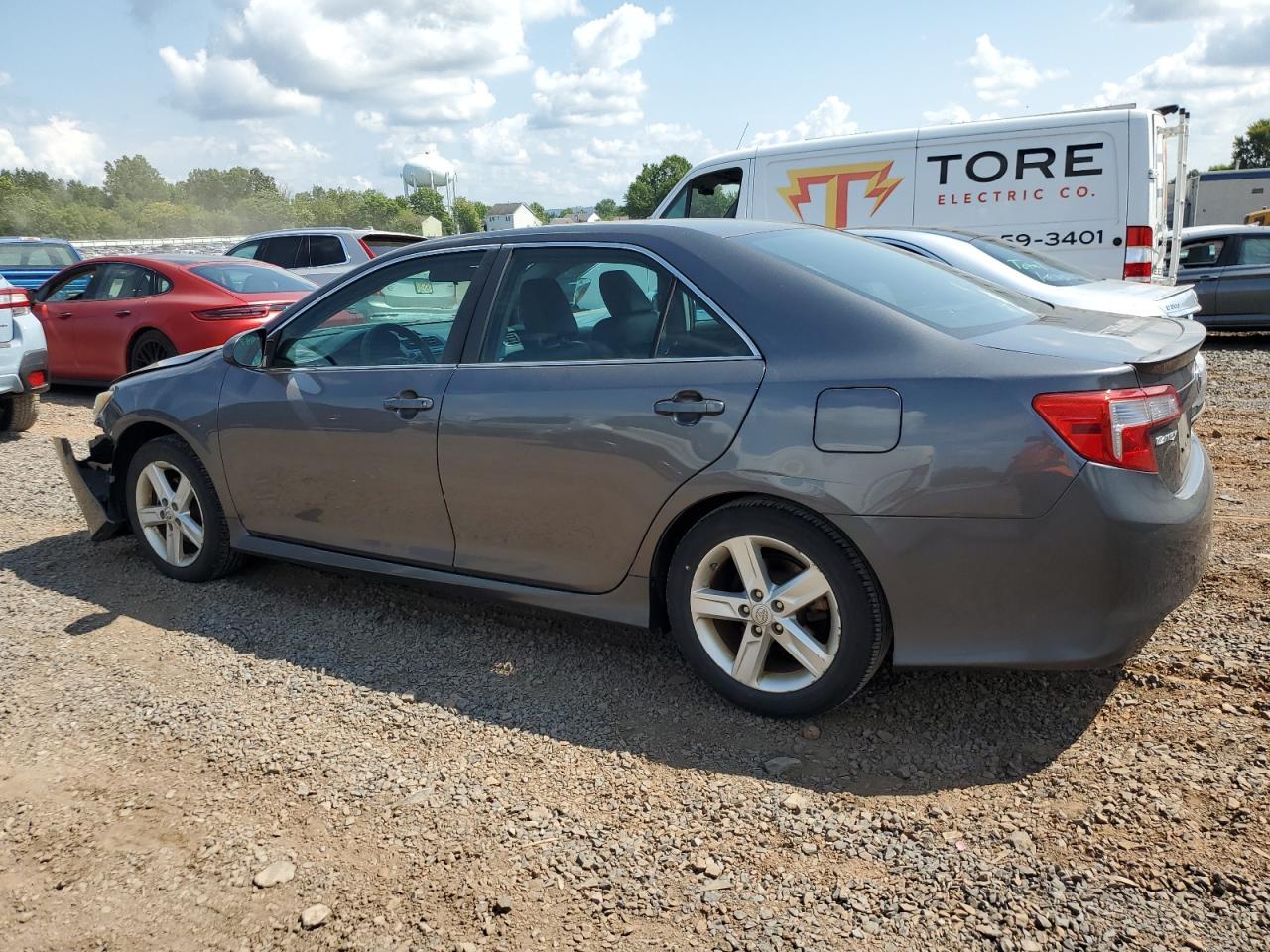 2014 Toyota Camry L - Фото 2