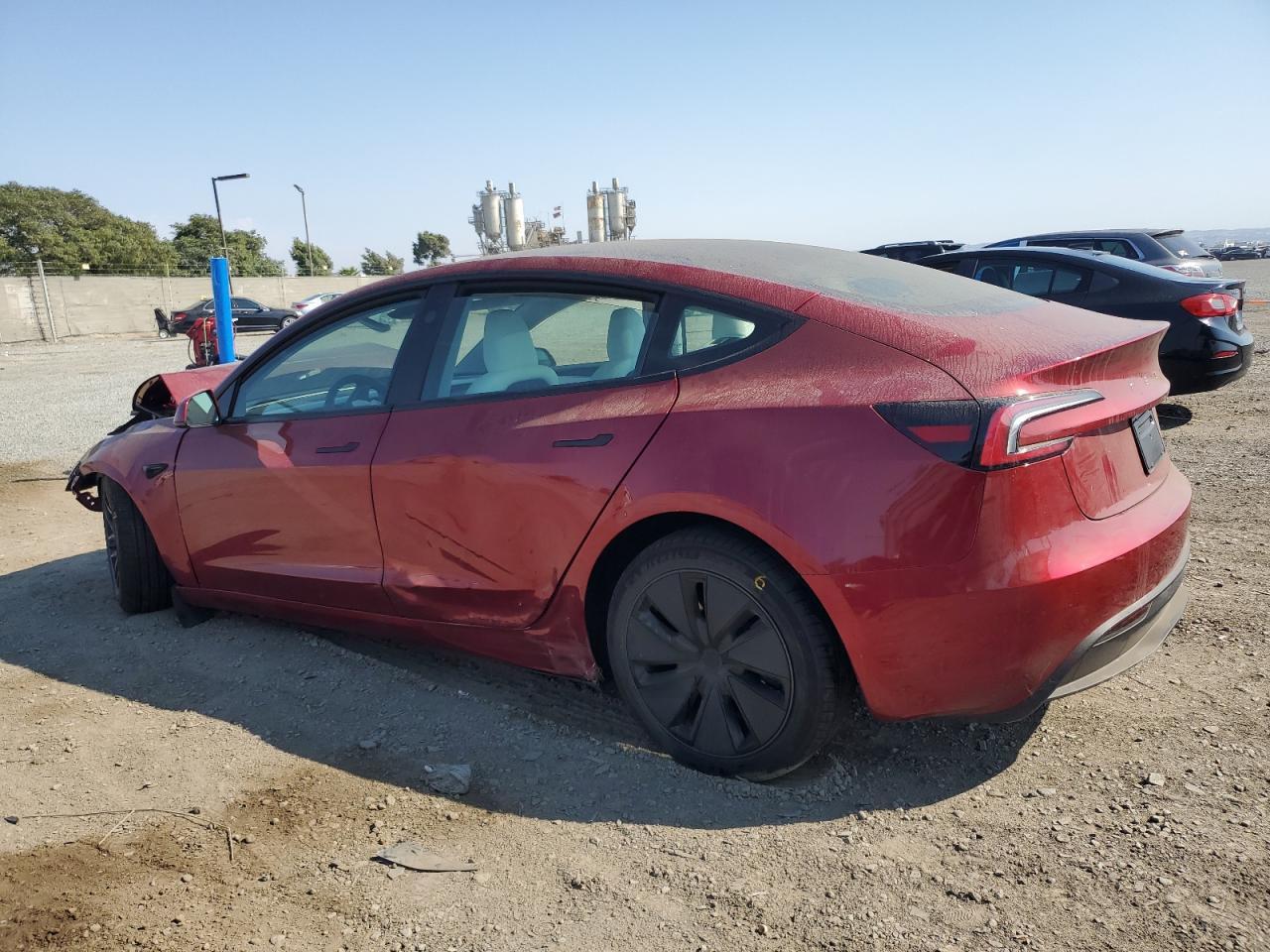 2025 Tesla Model 3 - Фото 2