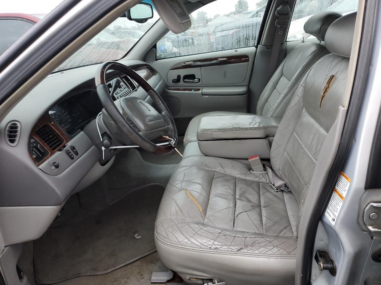2001 Lincoln Town Car Signature - Image 7