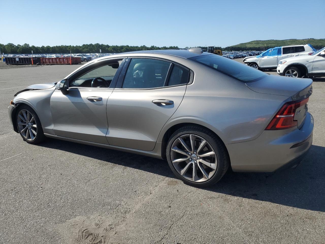 2019 Volvo S60 T6 Momentum - Image 2