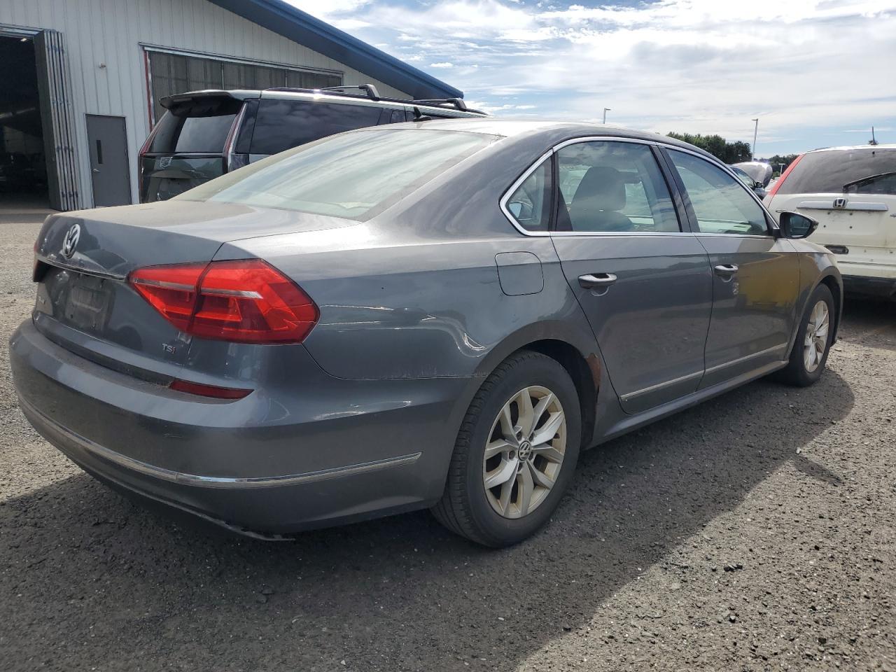 2016 Volkswagen Passat S - Фото 3