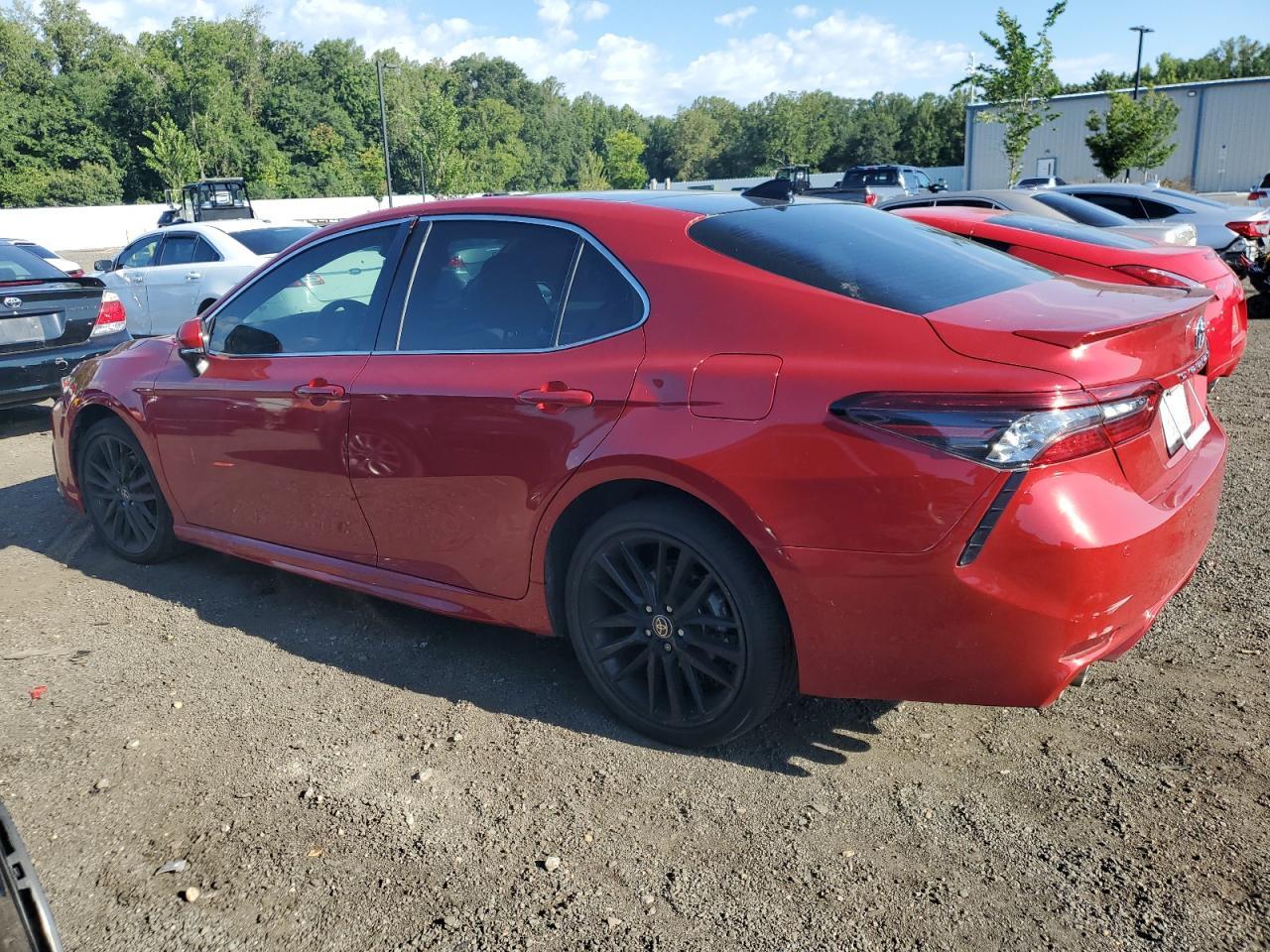 2021 Toyota Camry Xse - Фото 2