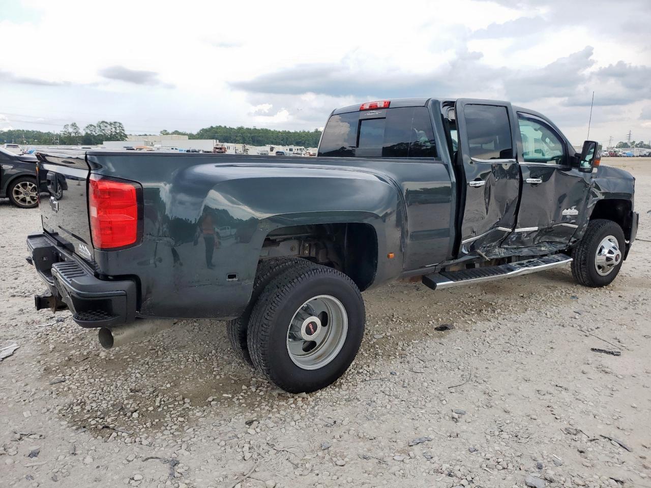 2017 Chevrolet Silverado K3500 High Country - Image 3