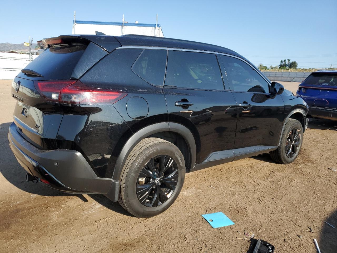 2023 Nissan Rogue Sv - Image 3