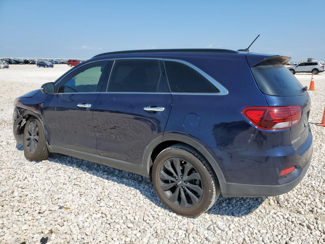 2020 Kia Sorento S - Image 2