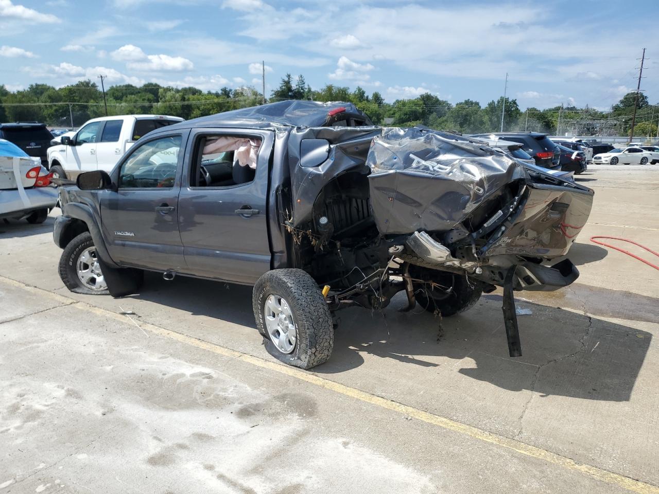 2015 Toyota Tacoma Double Cab - Фото 2