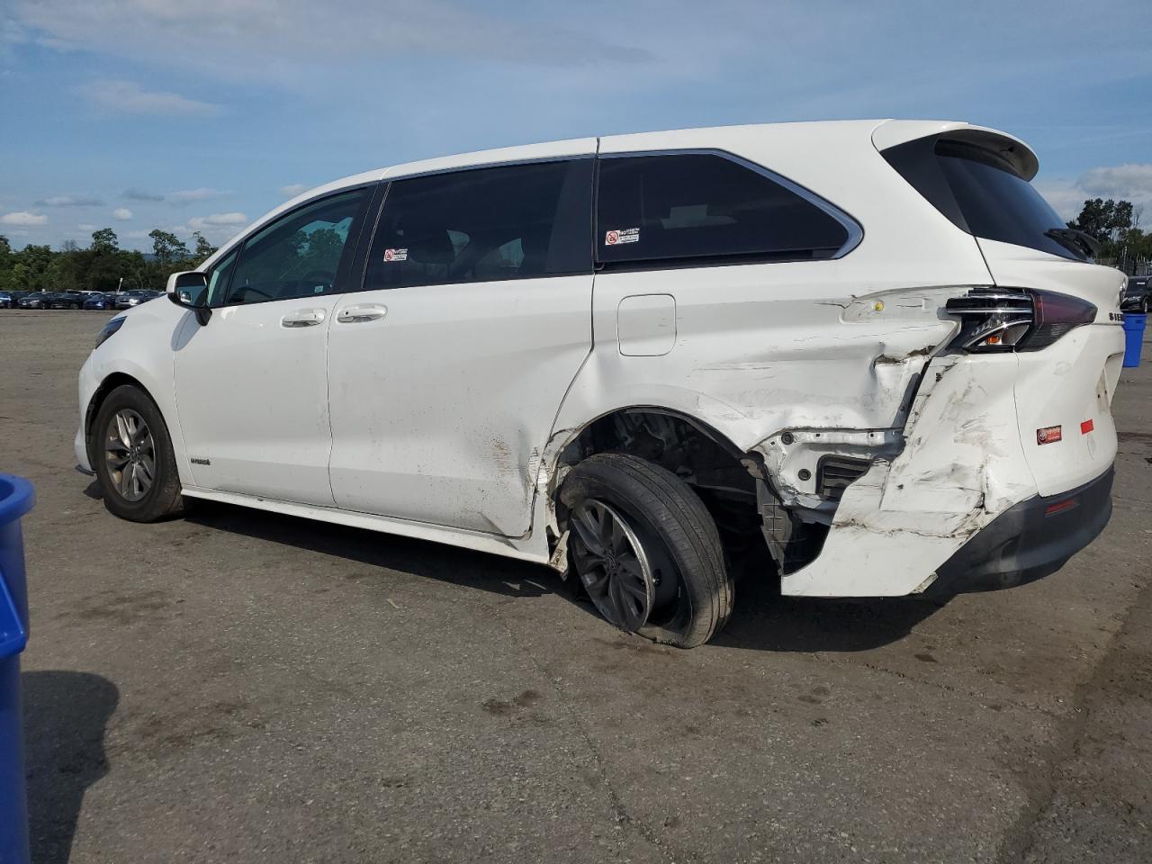2021 Toyota Sienna Le - Фото 2