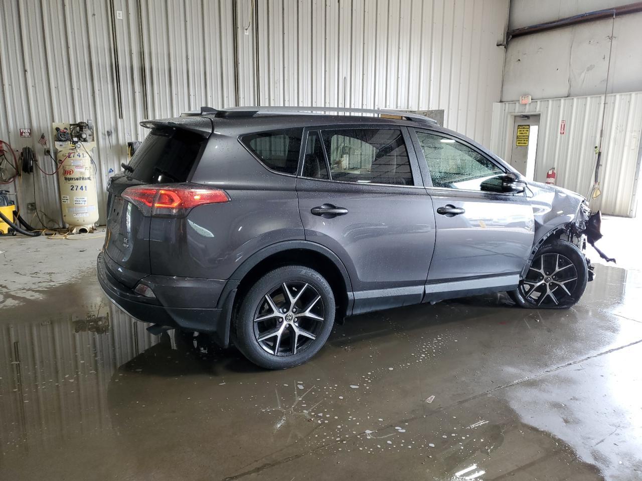 2017 Toyota Rav4 Se - Фото 3