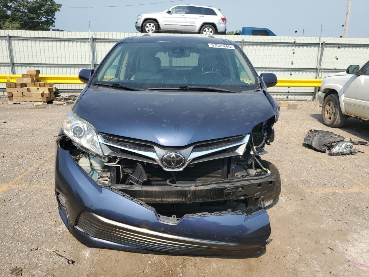 2018 Toyota Sienna Xle - Фото 5