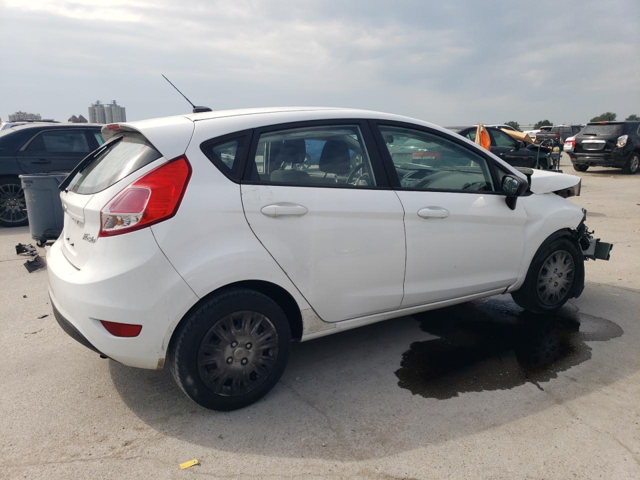 2016 Ford Fiesta S - Фото 3