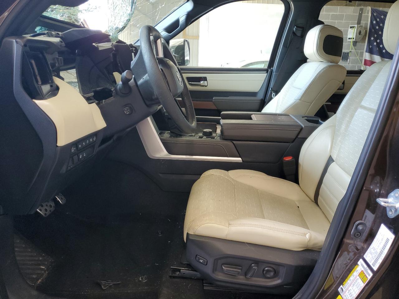 2024 Toyota Tundra Crewmax Platinum - Image 7